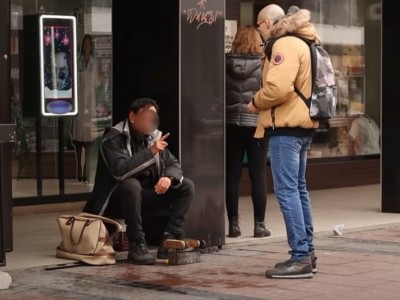 father who cleans the shoes of people